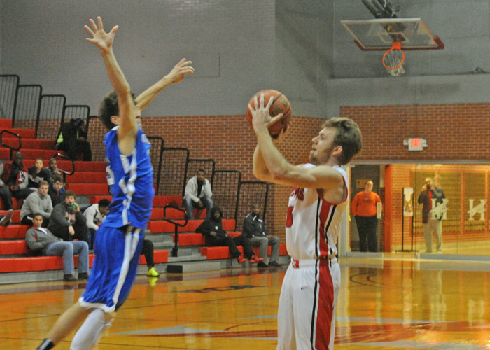 Alex Layson, shown here against Covenant, scored 19 points in Huntingdon's 86-62 loss to Maryville on Saturday. (Photo by Wesley Lyle)