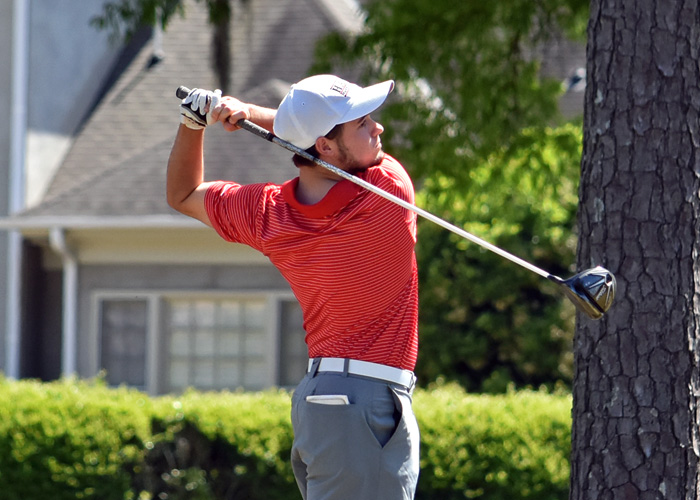 Freshman Stephen Shephard turned in the only under-par round in the NCAA Division III Men's Golf Championships on Thursday with a 2-under 70.