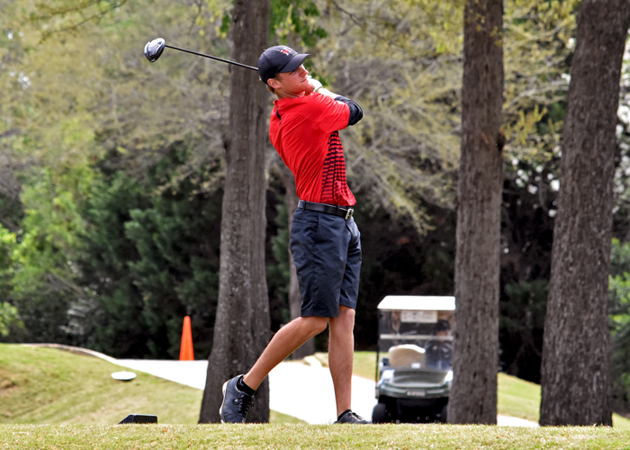 Drew Mathers shot a 2-under-par 70 in the opening round of the NCAA Division III Men's Golf Championship on Tuesday. Mathers is one stroke out of first and tied for second entering the second round.