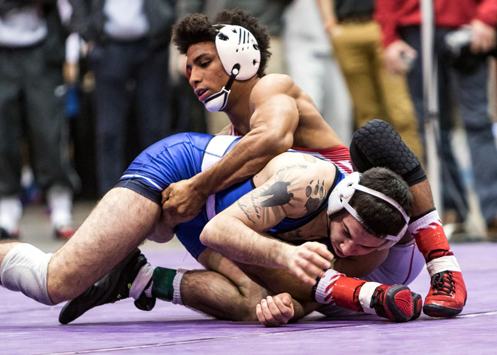 DeAndre Beck won three matches and placed sixth in the NCAA Division III Central Regional on Saturday.
