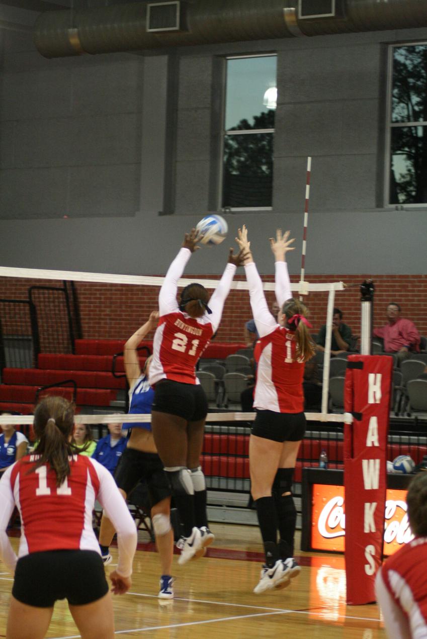 Huntingdon volleyball closes out regular season in Rhodes tournament